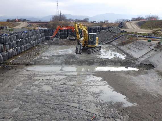 令和５年　宇曽川幹線水路取水施設改修工事・メイン３